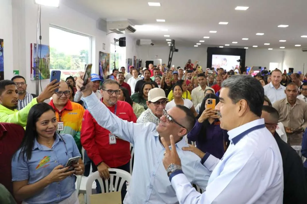 Presidente Maduro aprueba recursos para emprendimientos