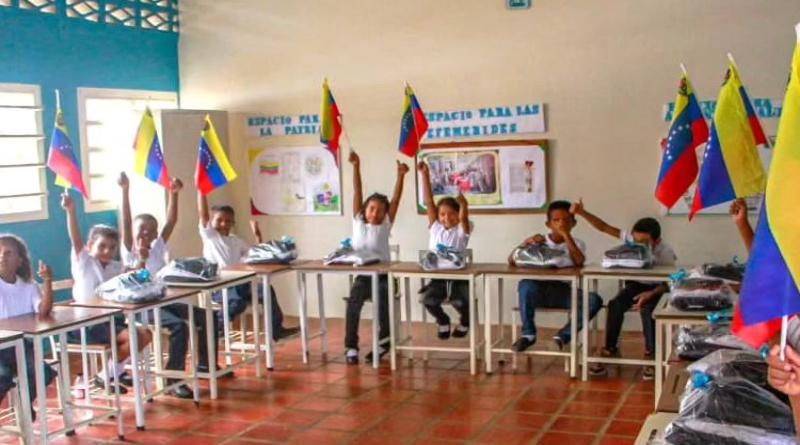 Bricomiles rehabilitan Escuela Martín González en Falcón