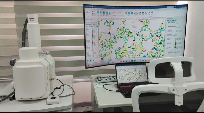Exponen avances en la microscopía electrónica en el país