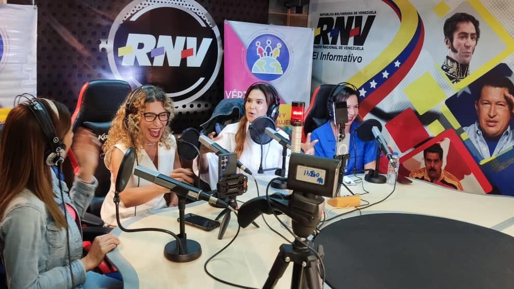 Las mujeres revolucionarias hacen historia en Radiotom 24 horas: La Voz de las Mujeres Canta