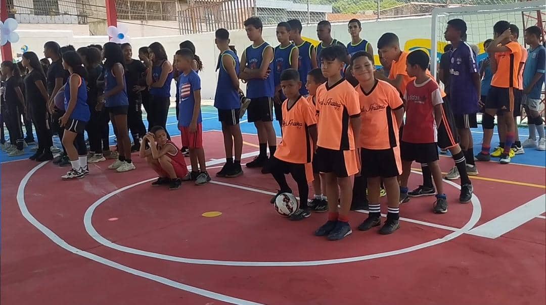 Enamórate Venezuela entrega 6 canchas recuperadas en Guarenas Guatire