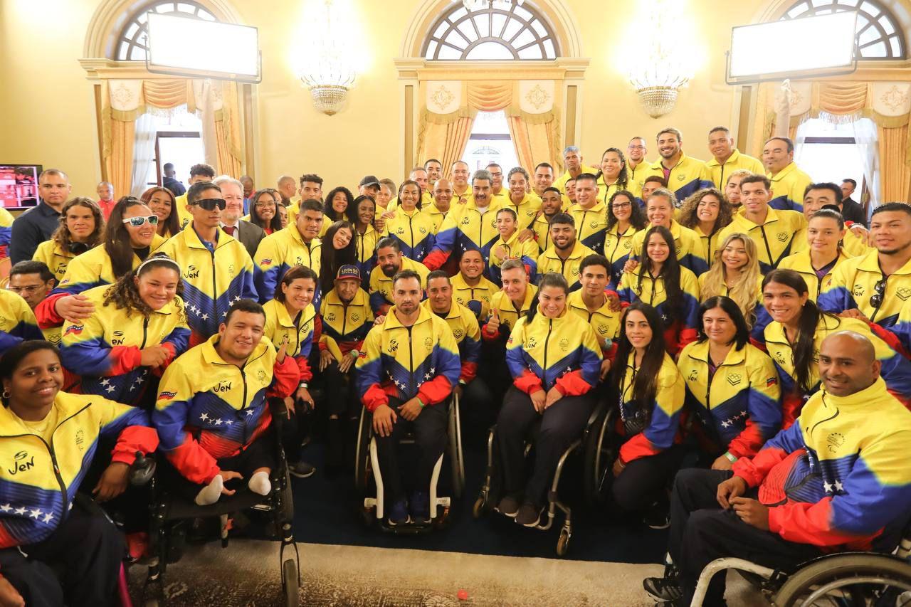 Presidente Nicolás Maduro abanderó atletas y paratletas vía a París 2024