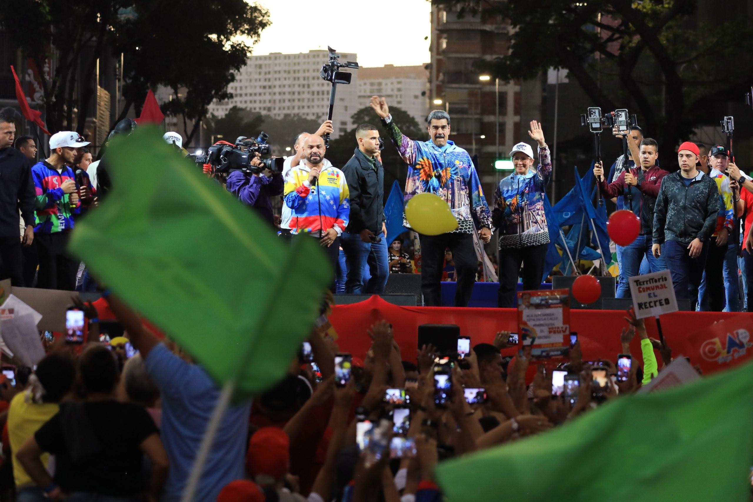 Pueblo de Caracas salió a la calle en apoyo a Nicolás Maduro