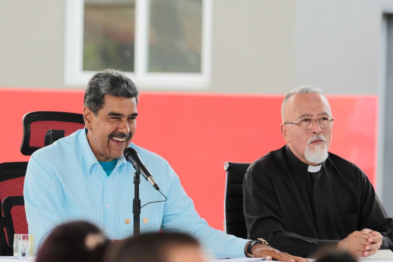 Presidente Nicolás Maduro entregó 28 obras de salud en todo el país