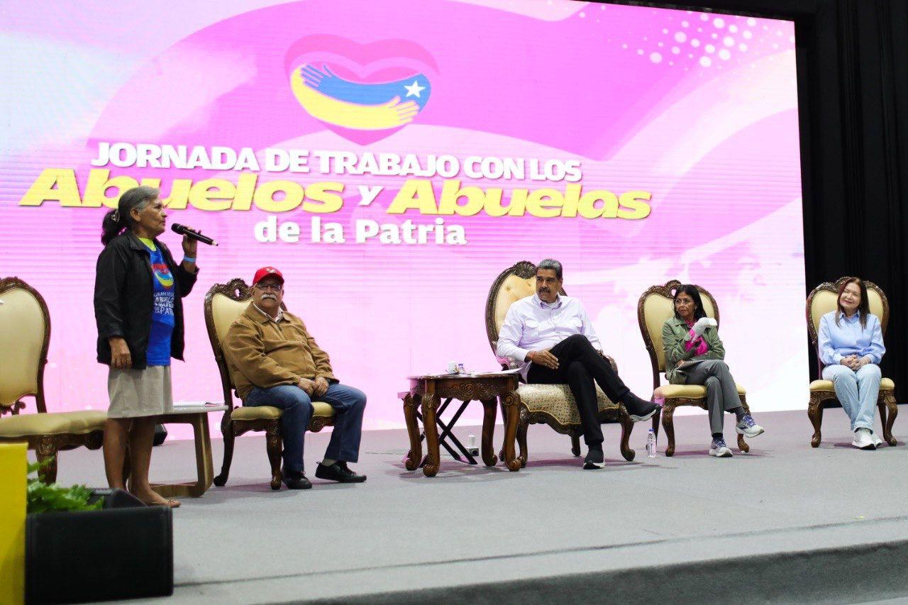Jefe de Estado instruye conformar 100 mil círculos de abuelos en el país