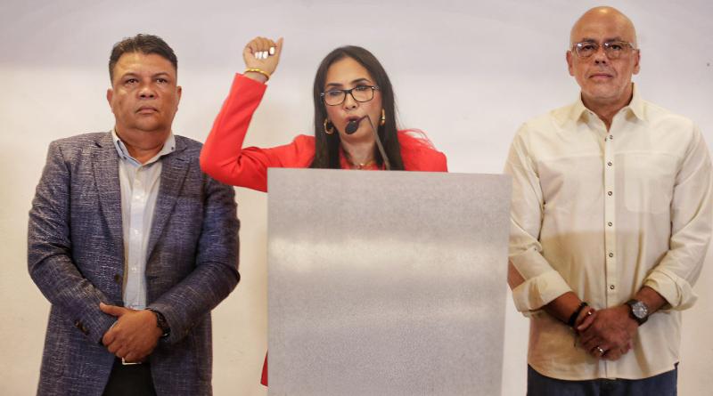 Cuatro alcaldes de la oposición se suman a candidatura de Nicolás Maduro