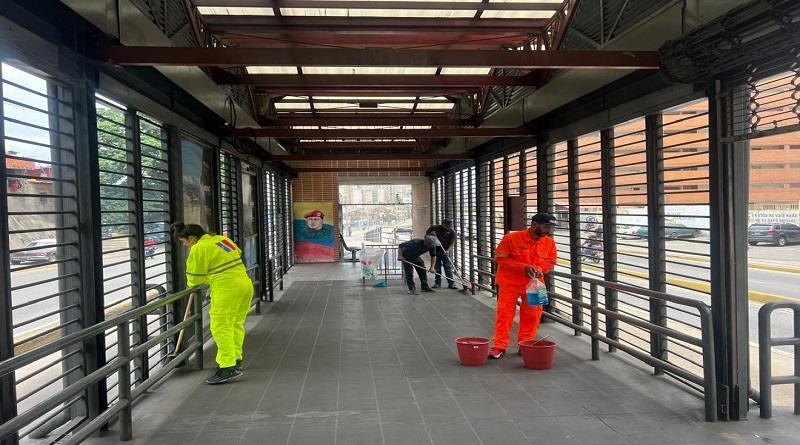 Inicia rehabilitación de estaciones del Metrobus afectadas por actos vandálicos
