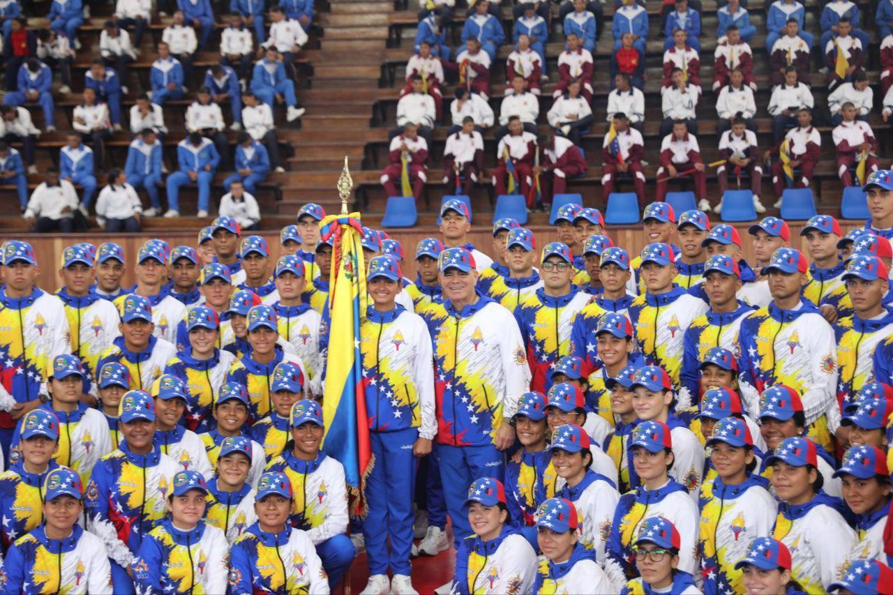 Padrino López abandera a delegación venezolana para los IV Juegos Mundiales de Cadetes