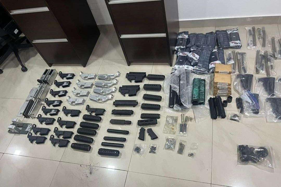 Incautan en Caracas cargamento con más de 150 piezas de armas de guerra