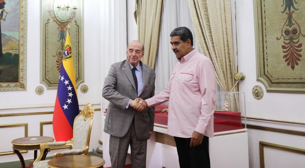 President Maduro held meeting with former Colombian Chancellor Álvaro Leyva