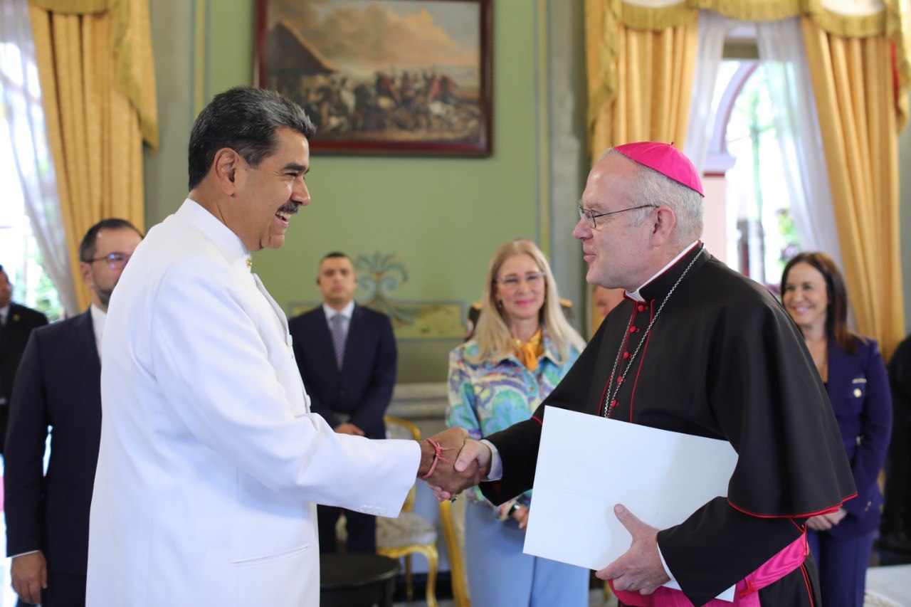 Presidente Maduro recibe cartas credenciales del Nuncio Apostólico Monseñor Alberto Ortega Martín