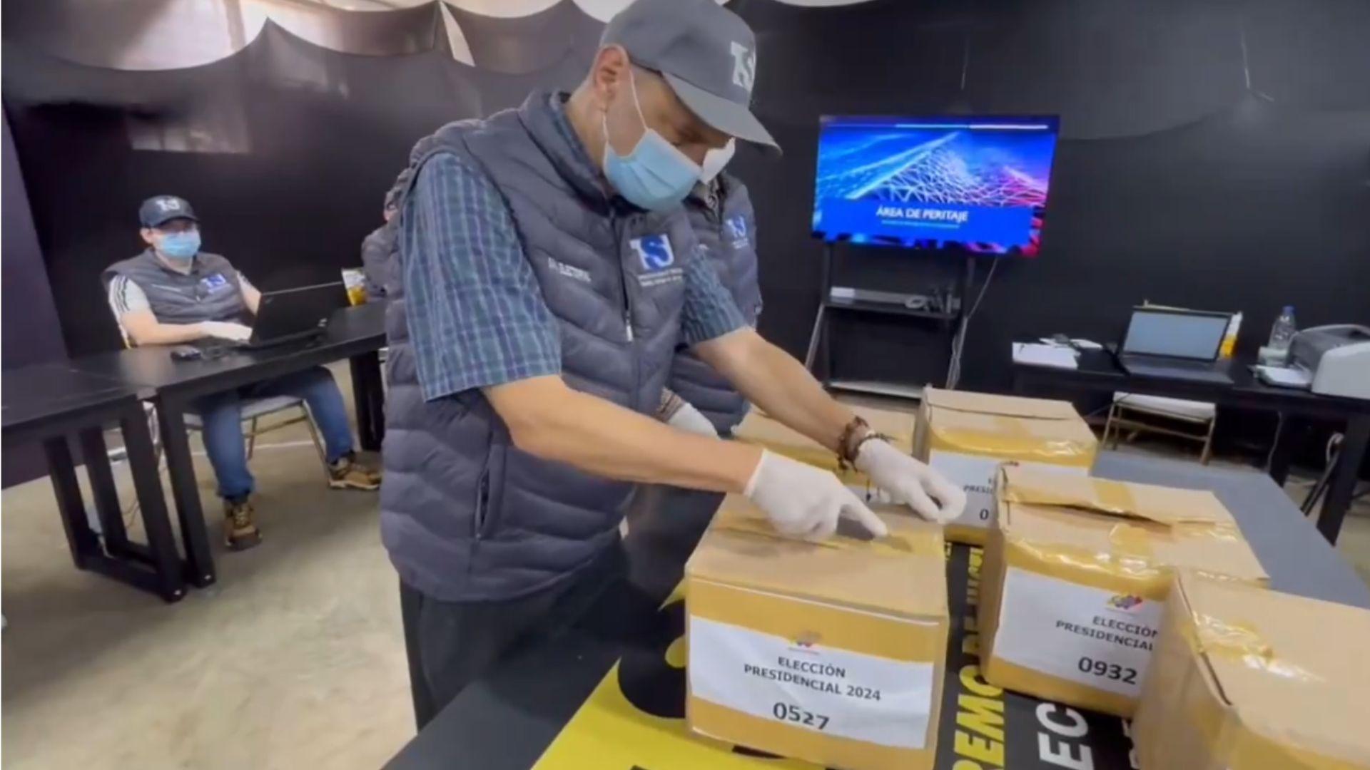 TSJ continúa con el peritaje técnico al material electoral del 28J