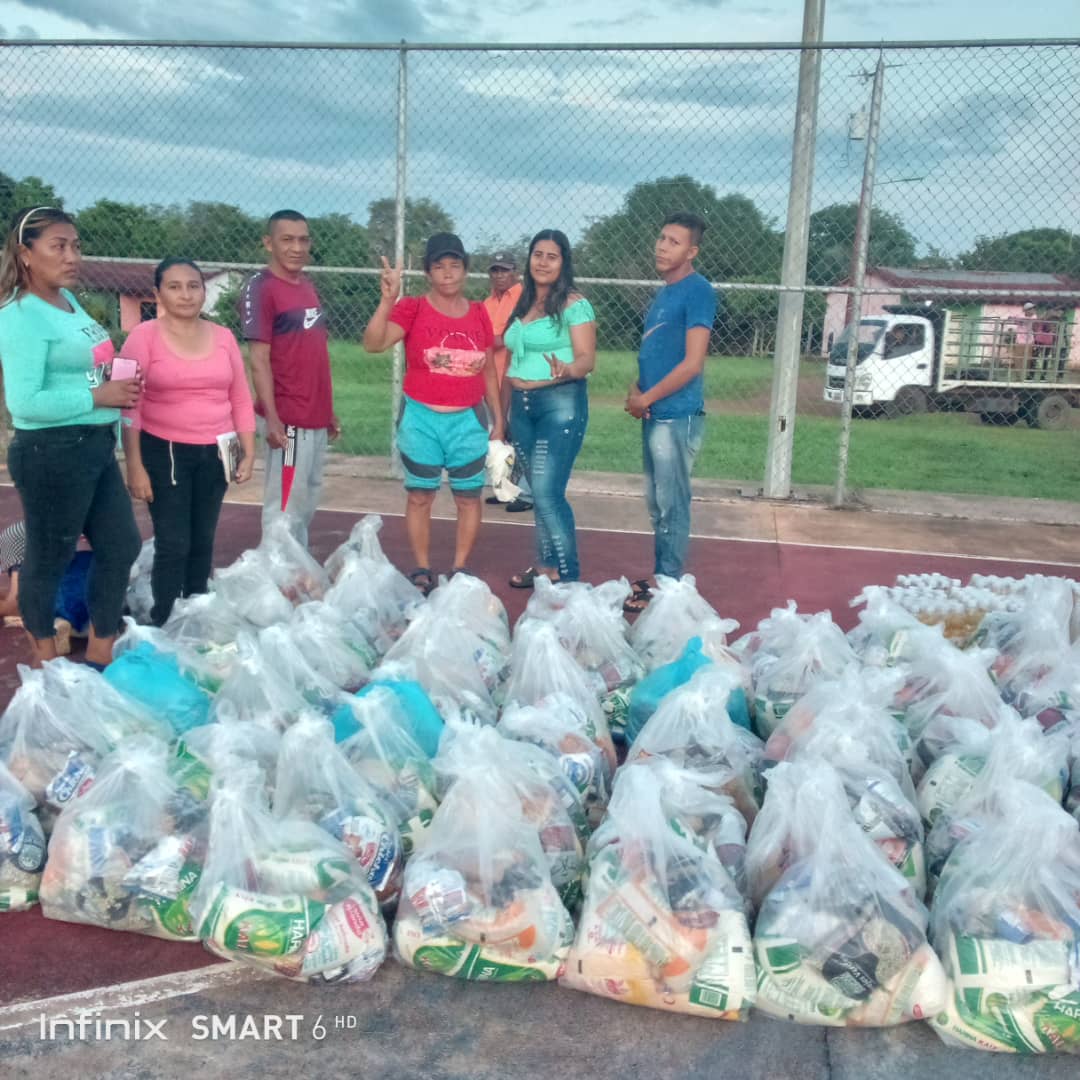 Bolívar: Gobierno Bolivariano favorece a 1000 familias del pueblo Kariña con combos Clap