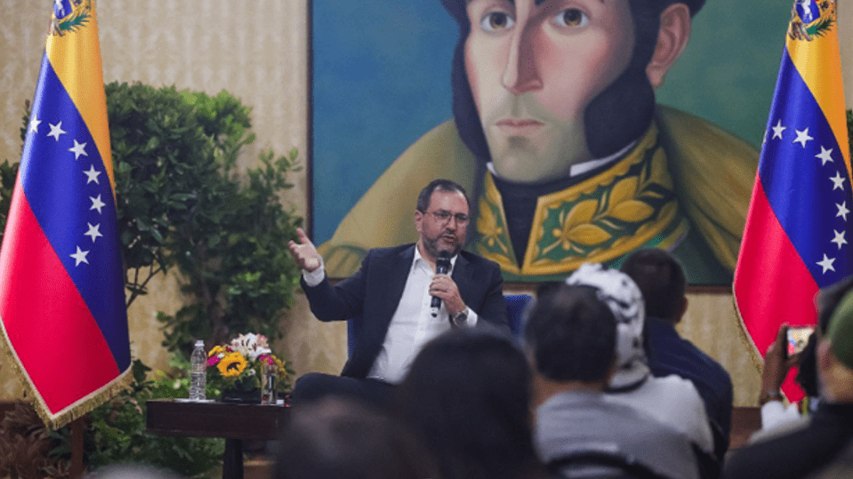 Canciller Gil se reúne con veedores internacionales invitados a II Consulta Popular Nacional