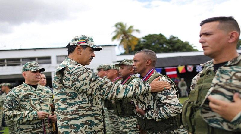 Hombres y mujeres del CEOFANB reciben condecoración en su XIX Aniversario
