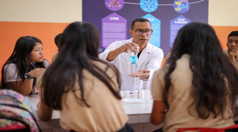 Fortalecen educación científica con laboratorios en Apure