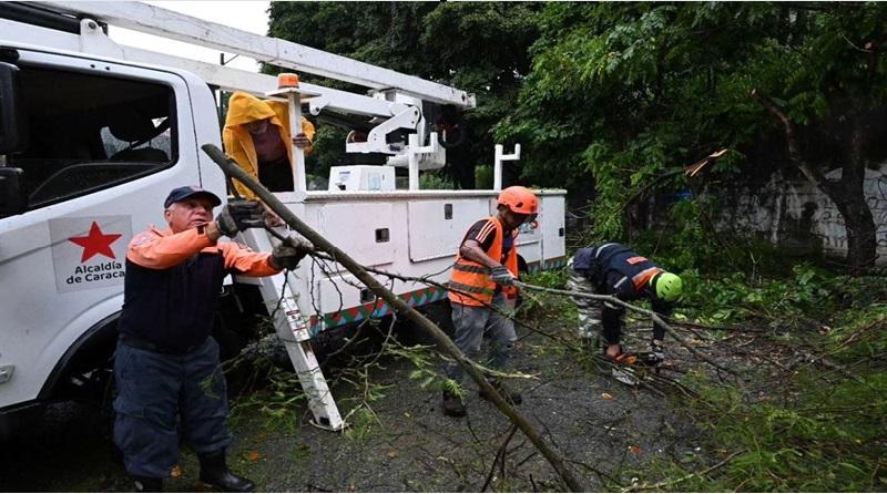 Autoridades de Caracas supervisan parroquias afectadas por intensas lluvias