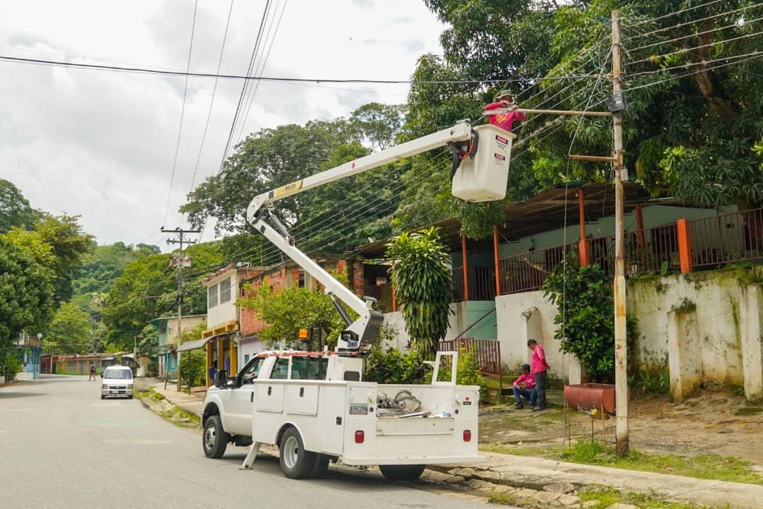 Plan de Alumbrado Público de la Alcaldía de Naguanagua continúa despliegue en las comunidades
