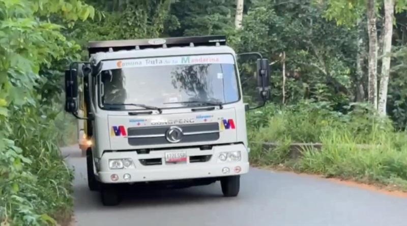 Gobierno nacional entrega camiones y maquinarias a comunidades de Araira