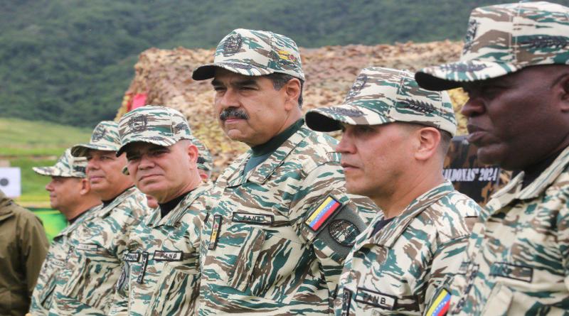 Presidente Maduro ordena readecuación de los sistemas de defensa