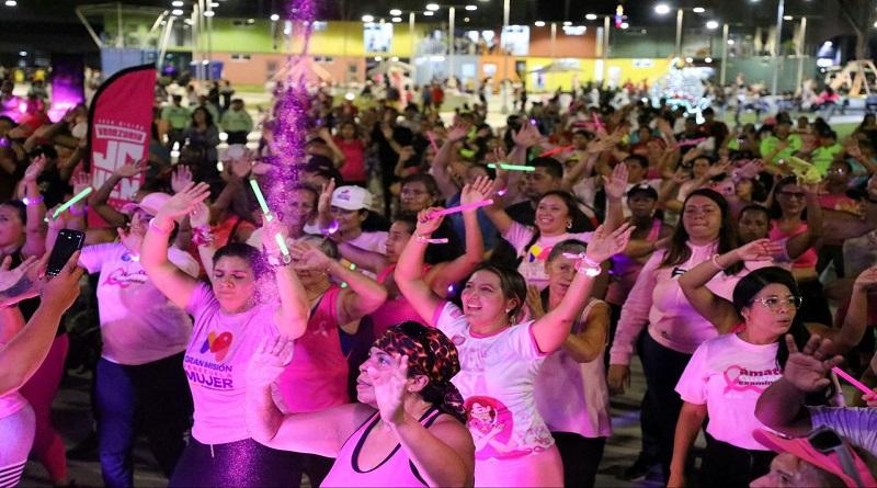 Más de 4 mil mujeres celebran con bailoterapia el Día contra el Cáncer de Mama