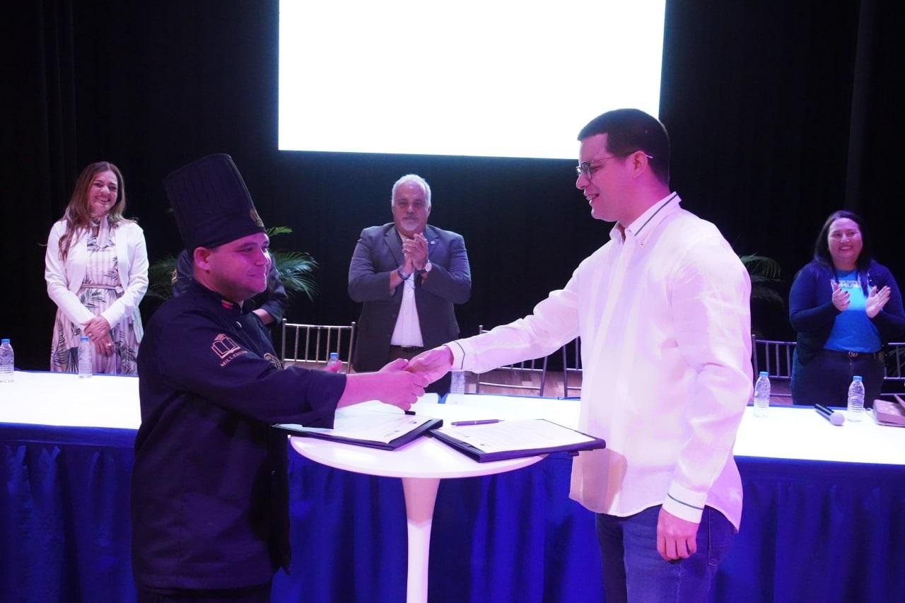 Alcalde Fuenmayor celebró 1er aniversario del Plan de Emprendimiento Comunitario con la entrega de becas y firma de convenio con la Academia Gastronómica Millenium