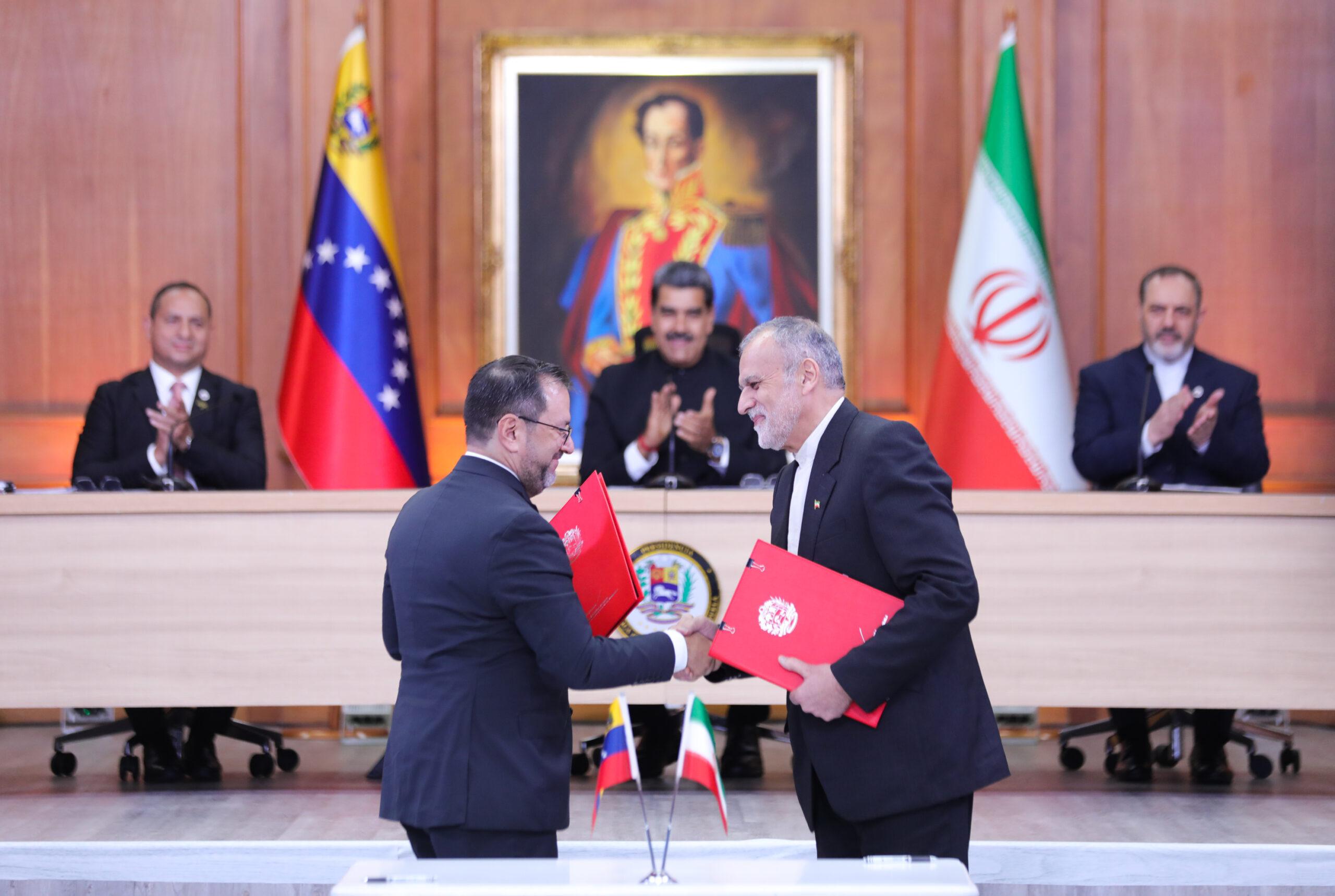 Irán y Venezuela sellan convenios de cooperación