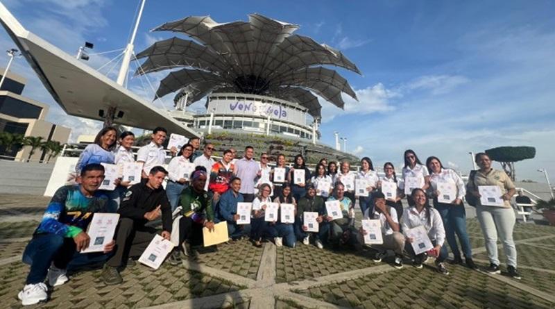 Entregan credenciales a prestadores de servicios turísticos en Lara