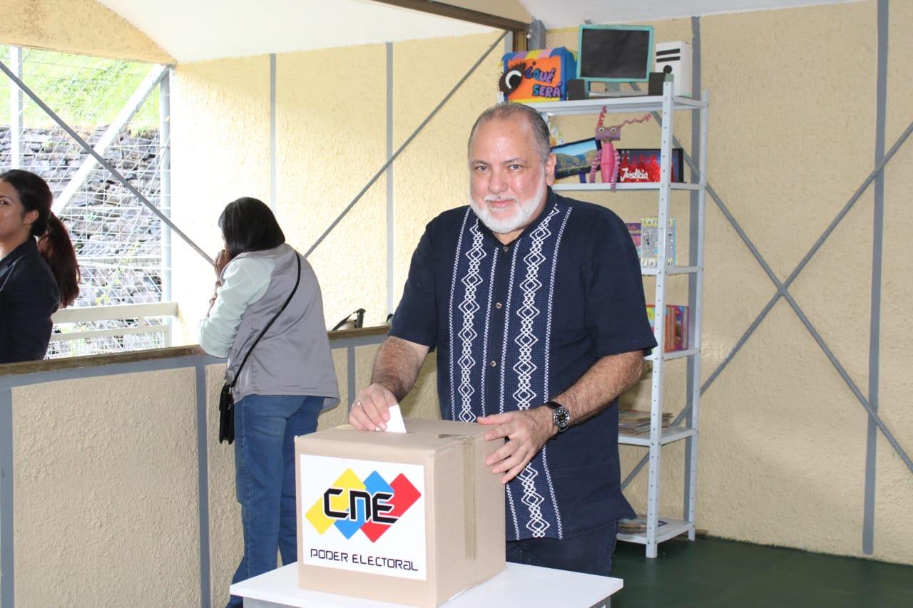 Defensor del Pueblo acudió a elegir a sus jueces y juezas de paz en su comunidad