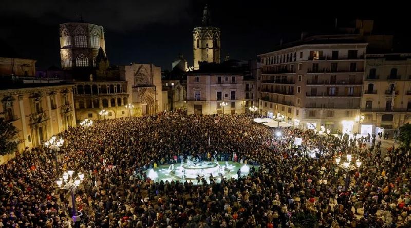 Marea humana en Valencia exige renuncia de Mazón por ineficiencia ante la DANA