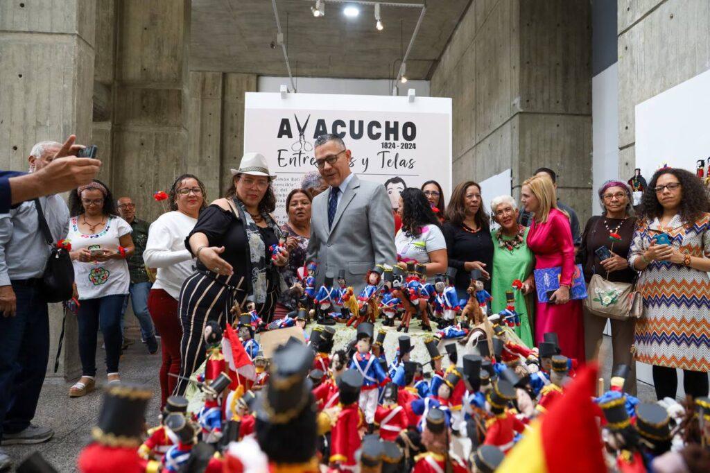 Exposición colectiva “Ayacucho entre Hilos y Telas” inició en la Galería de Arte Nacional