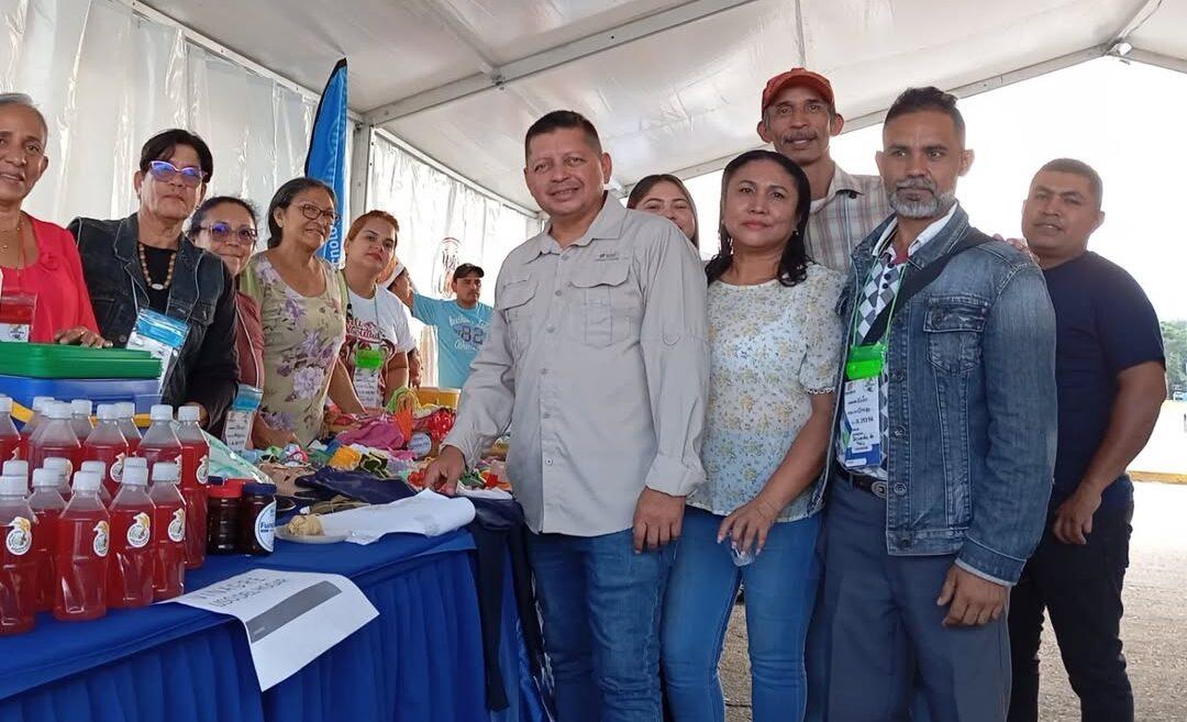 Innovadores de Guárico participaron en Expoferia Navideña de Emprendedores