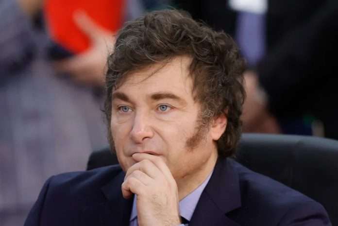 Gobierno argentino fija el salario mínimo más bajo en 20 años