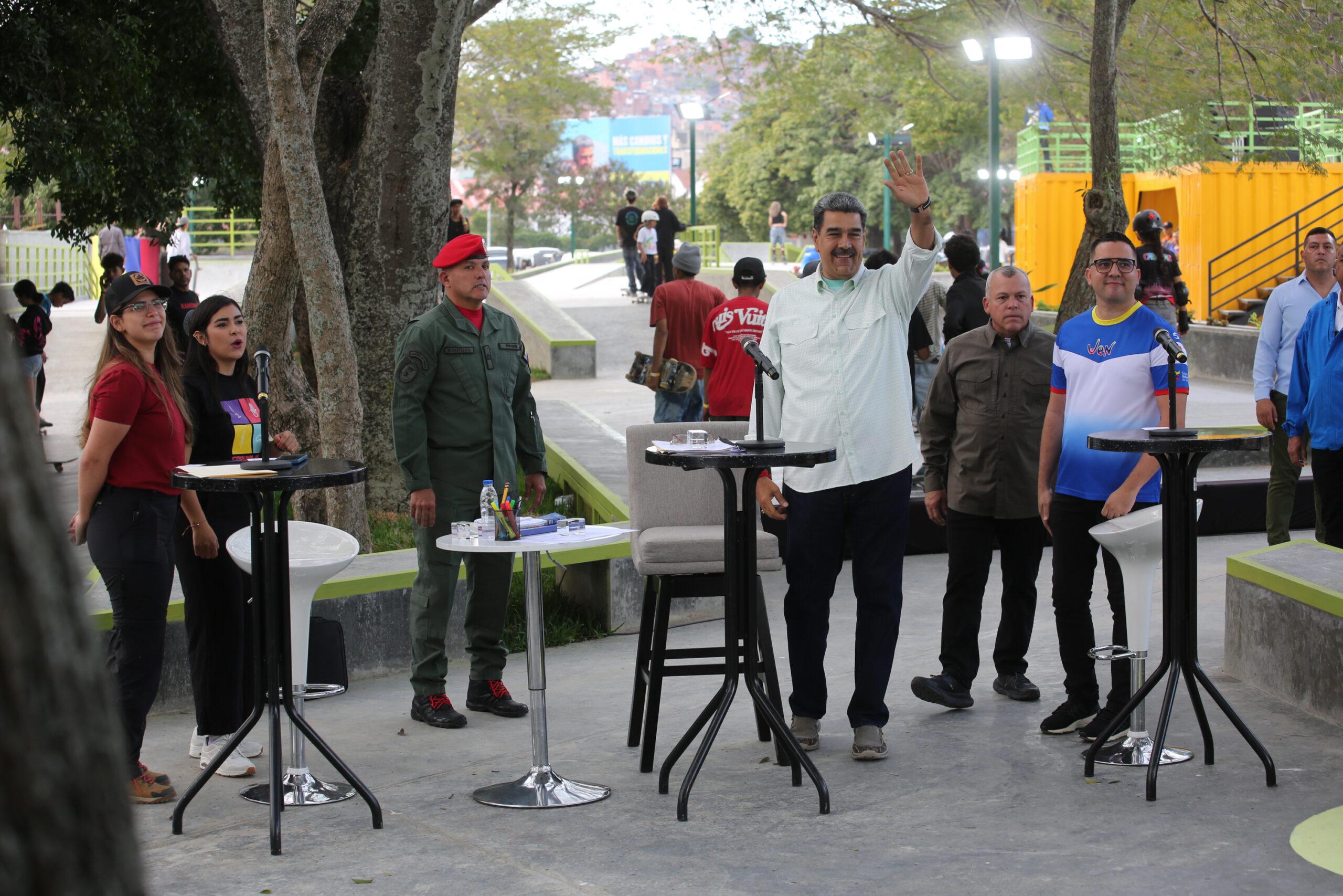 Obras para la recreación del pueblo en los estados Bolívar y Sucre inauguró el presidente Maduro