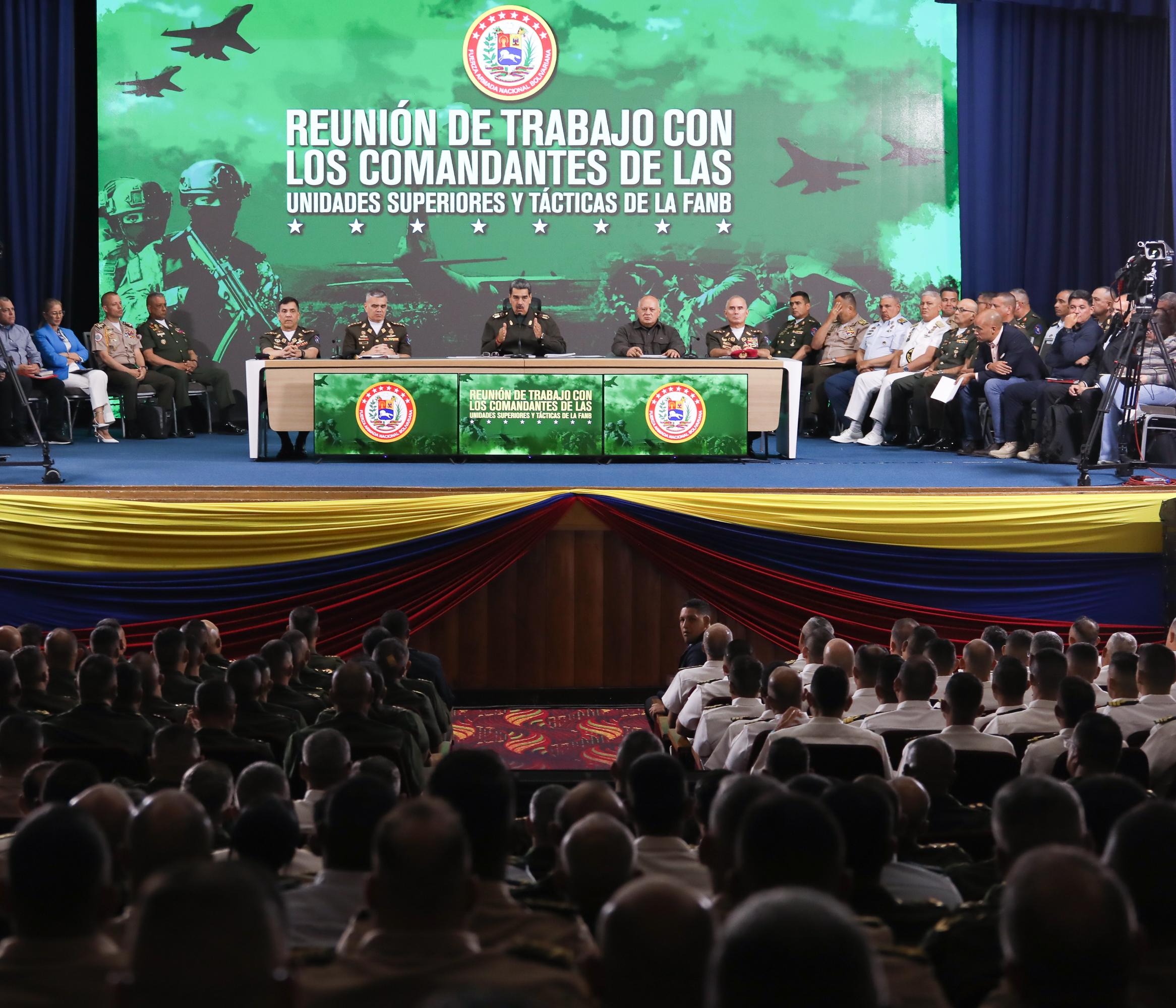 Presidente Maduro abordó líneas estratégicas del Plan de las 7T con Comandantes de Unidades Tácticas de la FANB
