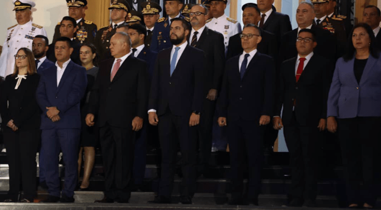 Autoridades de la República rinden honores al Libertador a 194 años de su siembra