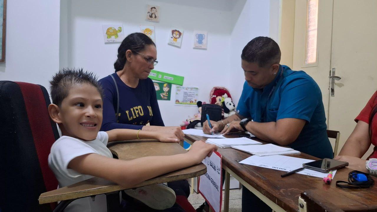 Brinda atención integral a niños con discapacidad en La Guaira a través del programa “La Salud va a la Escuela”