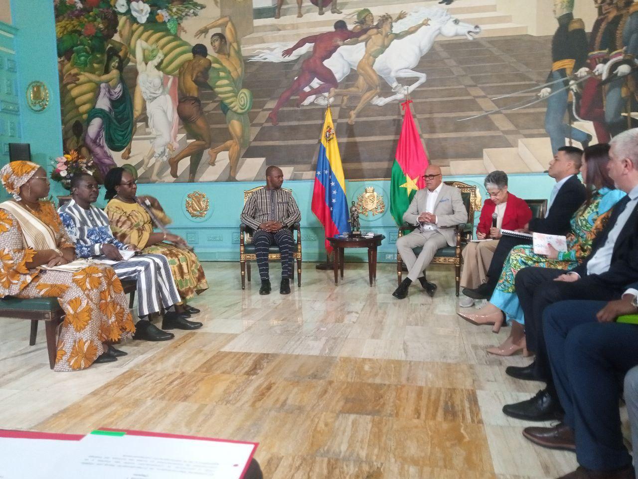 Diputado Jorge Rodríguez sostiene reuniones con delegaciones de cinco parlamentos