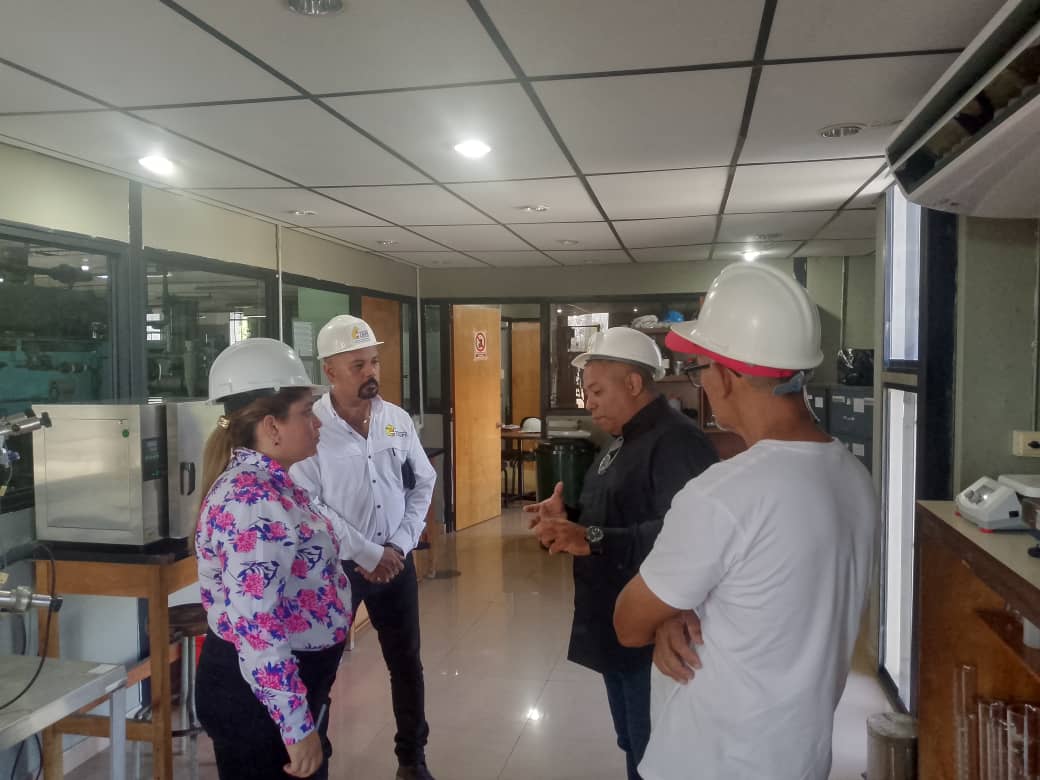 Mincyt evalúa avances en institutos de investigación del país