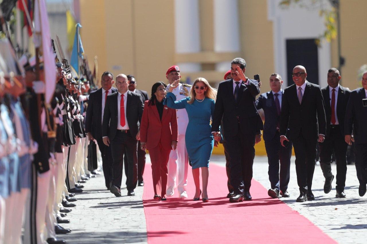 Head of State Nicolás Maduro takes office for his third presidential term in an act of popular unity