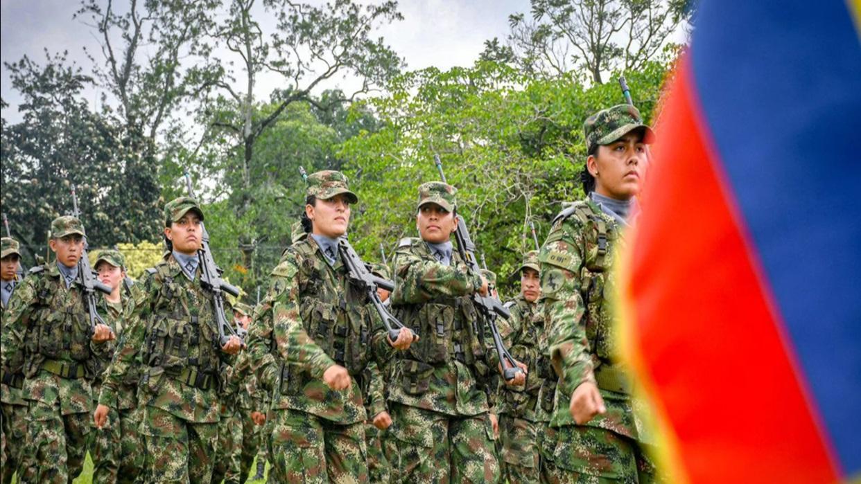 Colombia despliega tropas en frontera con Venezuela por enfrentamiento entre guerrillas