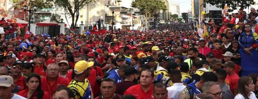 Venezolanos se movilizan para asistir a la juramentación de Maduro este 10-E