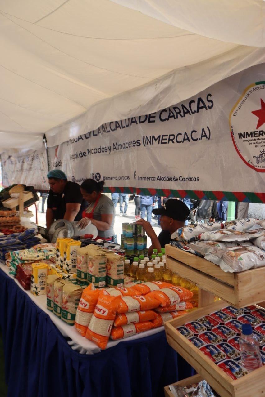 Alcaldía de Caracas beneficia a más de 1.500 familias con jornada social integral en la parroquia San Bernardino