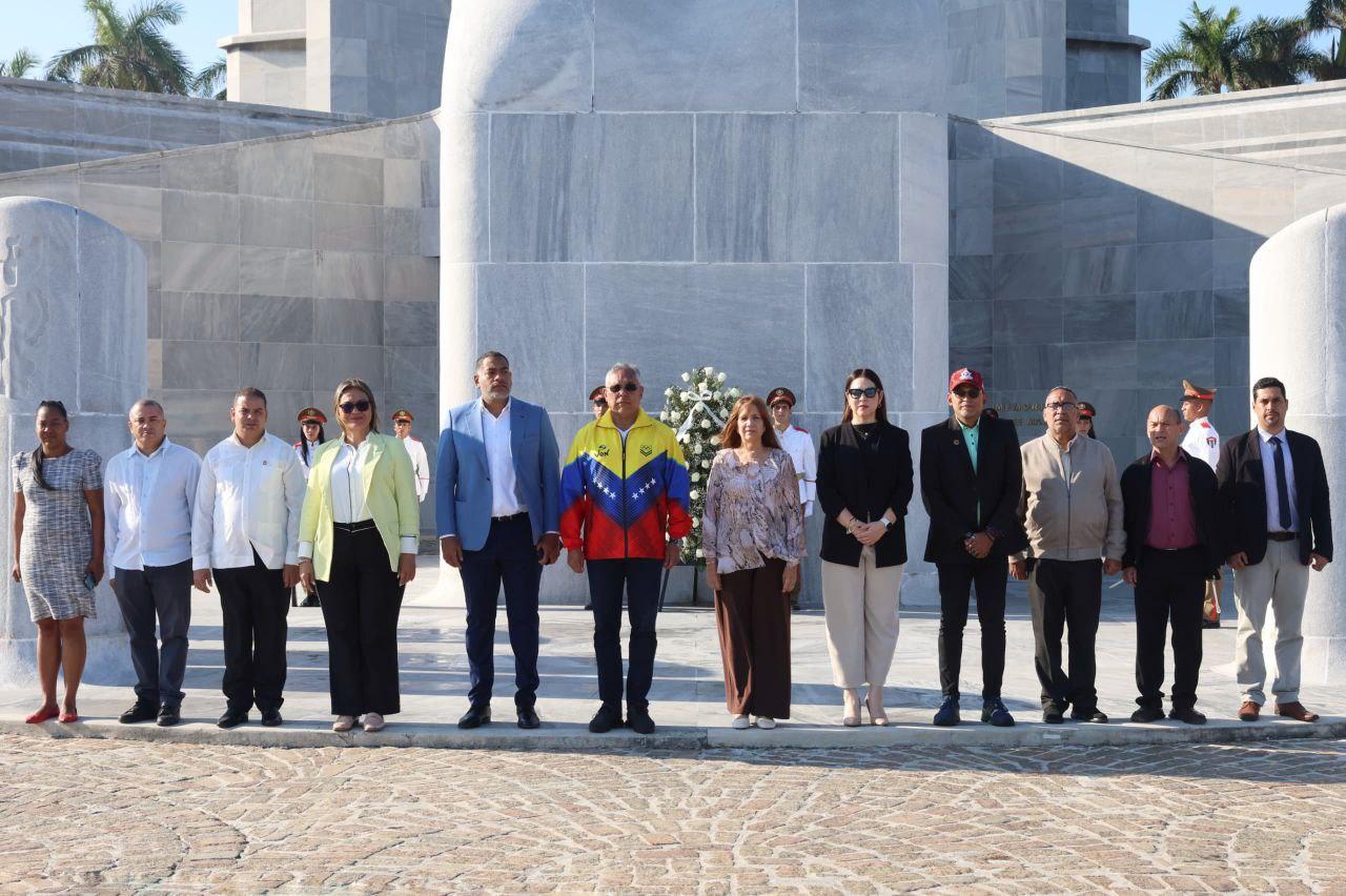 Parlamentarios venezolanos rinden honores a héroe cubano José Martí