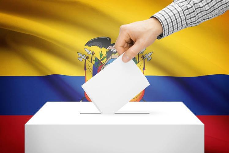 En Ecuador se enfrentan dos modelos totalmente opuestos