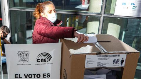 Ecuatorianos en EE.UU salen a votar pese a las bajas temperaturas