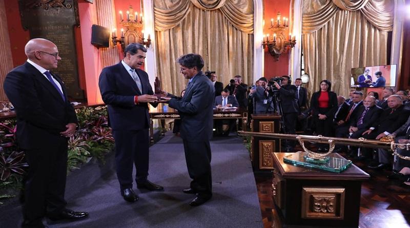 Jefe de Estado entrega Premio Nacional de Historia 2025