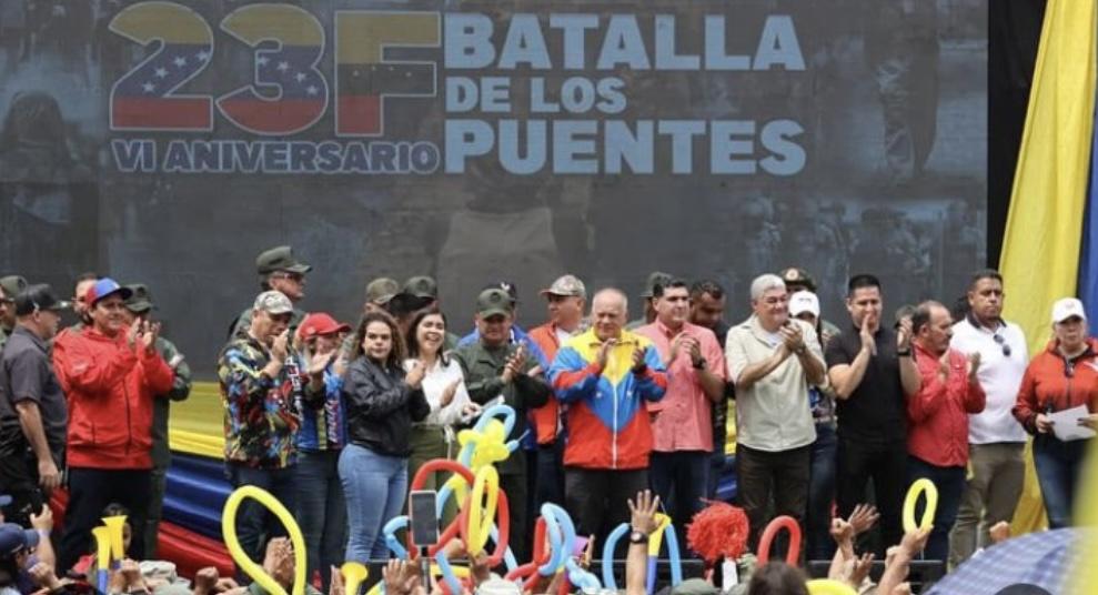 Condecoran a 40 héroes y heroínas de la Batalla de los Puentes