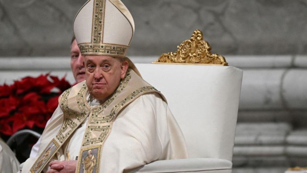 El Vaticano reconoce que el estado clínico del papa Francisco «sigue siendo crítico»