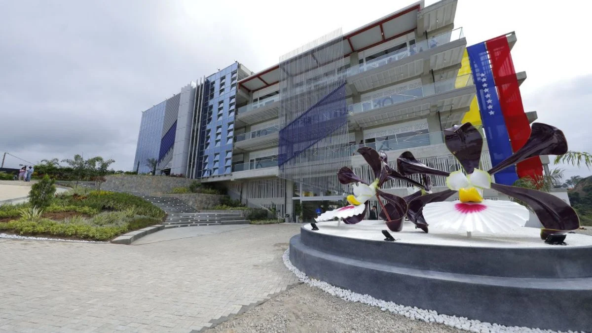 Universidad Nacional de las Ciencias oferta 16 carreras de pregrado y estudios avanzados
